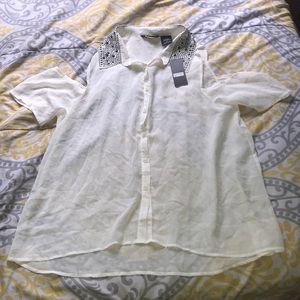 🎊🎉 5 for $20🎊🎉 women’s sheer studded blouse